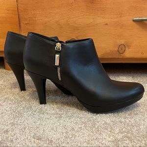 Liz Claiborne Eagan high heel booties. Size 9